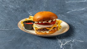 Meat N Roses Online Delivery | Δες εδώ όλο το μενού και παράγγειλε