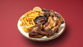 Φτερούγες κοτόπουλο σχάρας BBQ μερίδα
