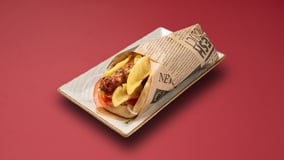 Μπιφτέκι κοτόπουλο κεμπαπάκι σε σάντουιτς